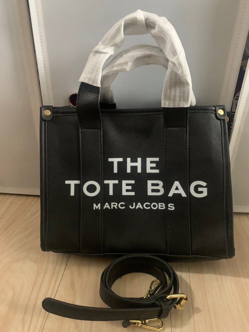 Marc jacobs on sale black leather purse