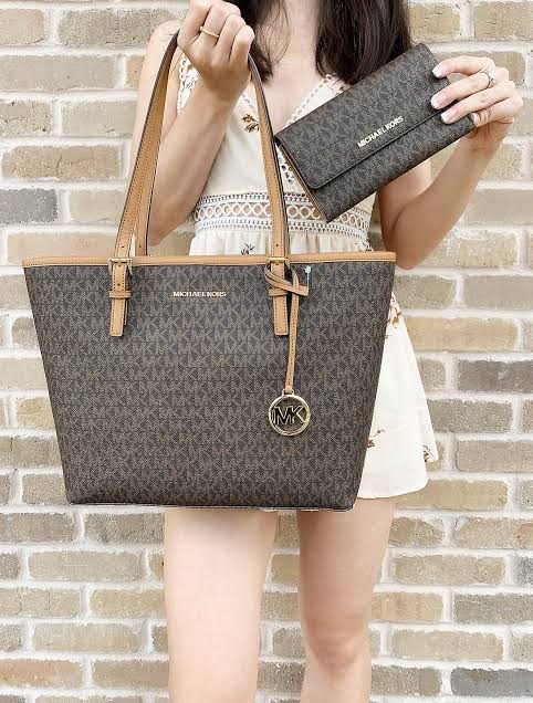 MK tote bag sale Original, Luxury, Bags & Wallets on Carousell