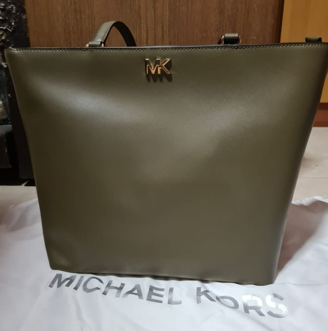 Michael Kors laptop Bag, Luxury, Bags & Wallets on Carousell