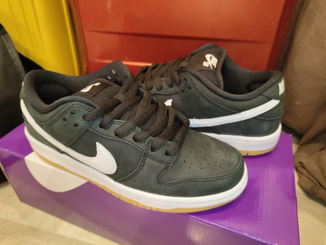 Nike SB Dunk Low Pro Black Gum, Men's Fashion, Footwear, Sneakers on  Carousell