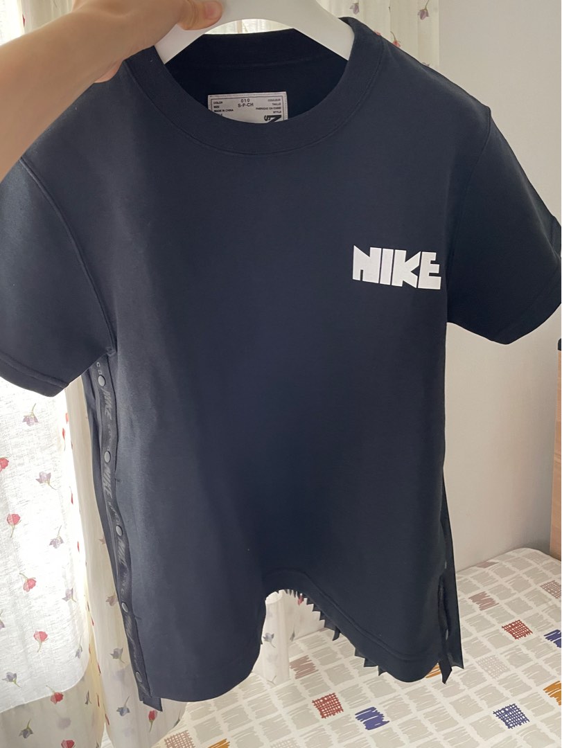 NIKE x Sacai Women T-Shirt 100% new, 女裝, 上衣, 其他上衣