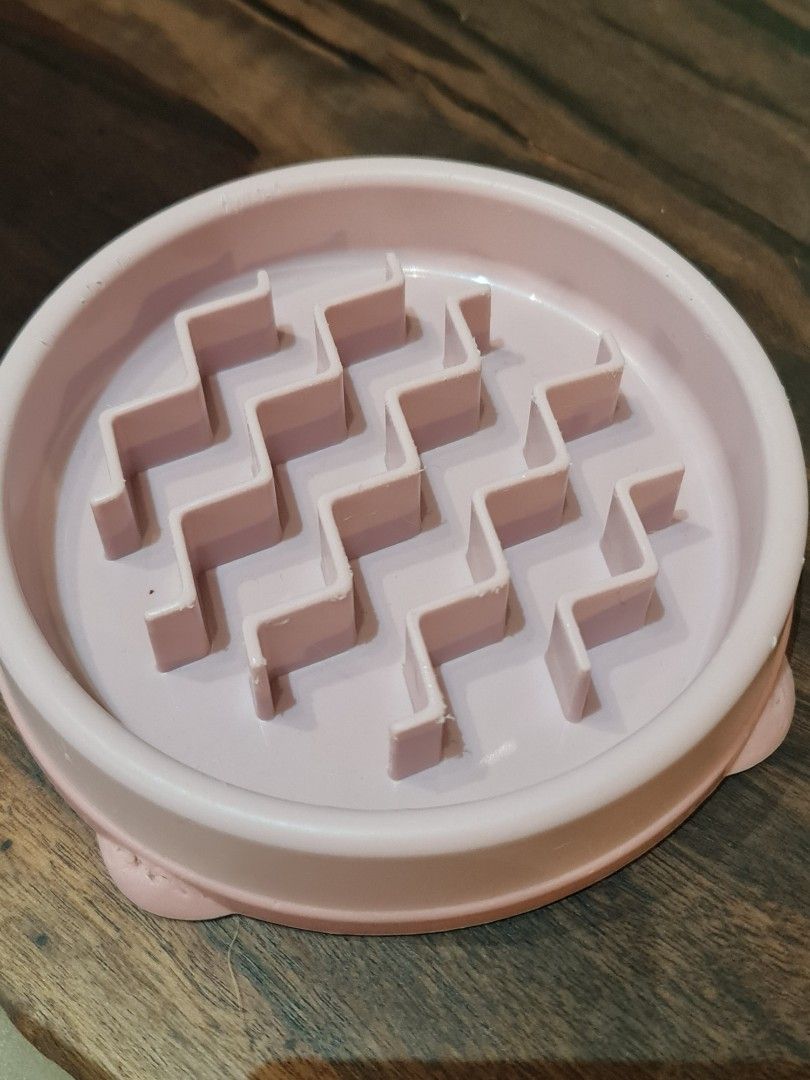 Outward Hound Slow Feeder Bowl - Dogs/Puppies (Category: Homes & Other Pet Accessories) located in Singapore. Submitted by timber888 (Listing ID 1209766987, Image 1). Description: Outward Hound Fun Feeder Slo Bowl, Slow Feeder Dog Bowl, Small/Tiny, Pink https://amzn.asia/d/gT1U8V4.