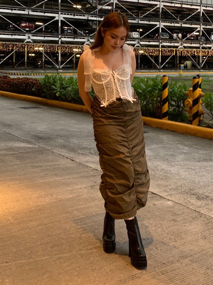Parachute skirt army green (Category: Skirts) located in Pasig City. Submitted by fald__ (Listing ID 1209766251, Image 1). Description: Used once only for a few hrs :) last price posetd Selling the corset top for 500! Bought online for 700.