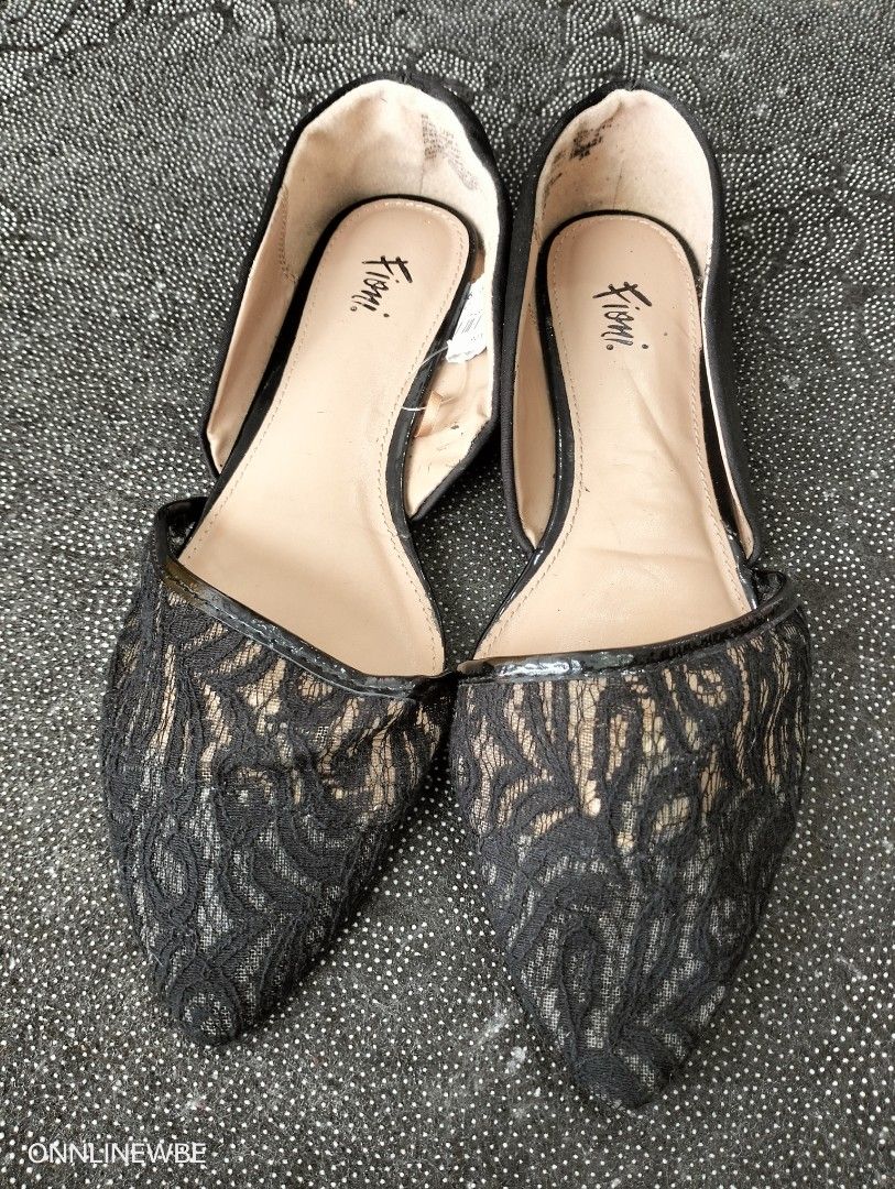 Fioni black flats top
