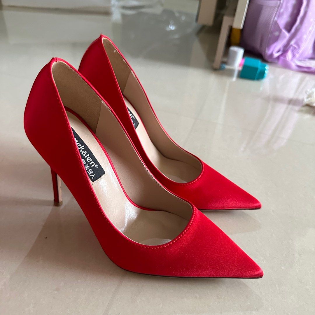 Red heels closed best sale toe
