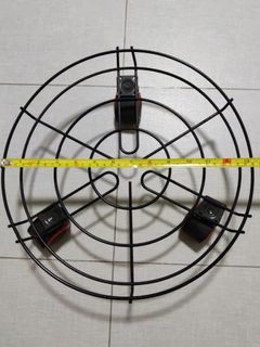Round base with roller wheels