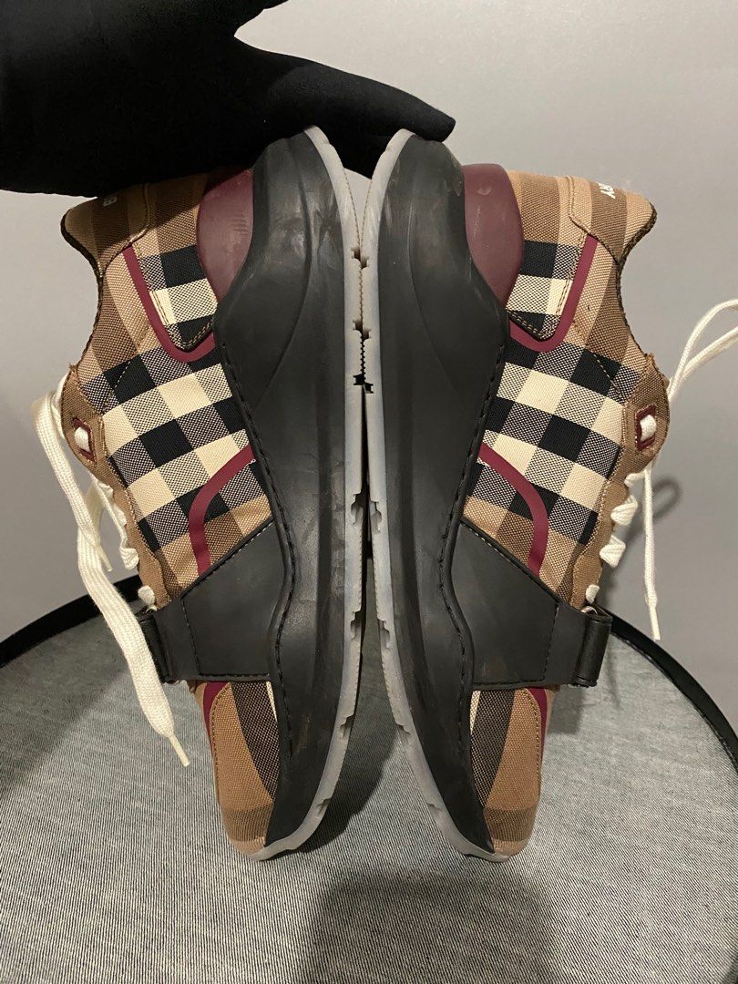 Regis burberry hotsell