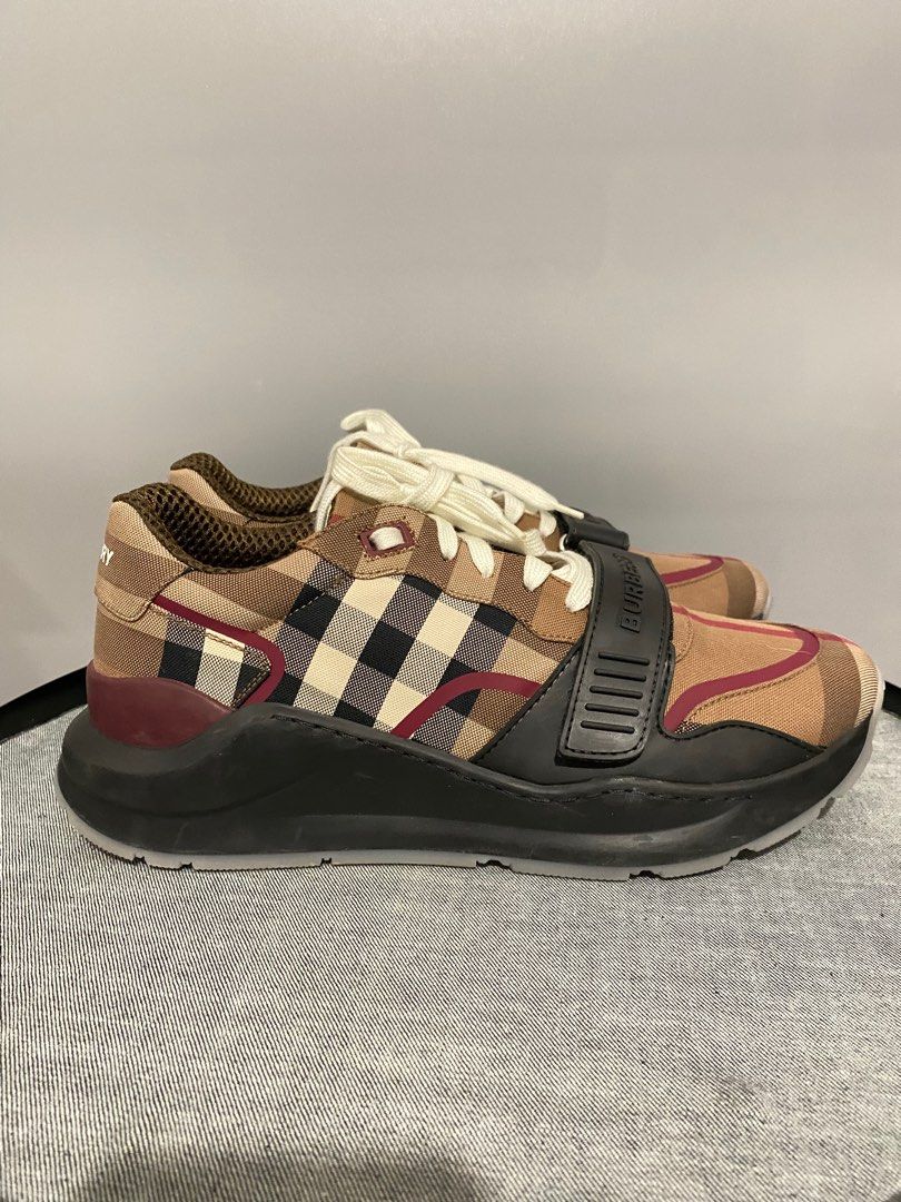 Burberry store chunky sneakers