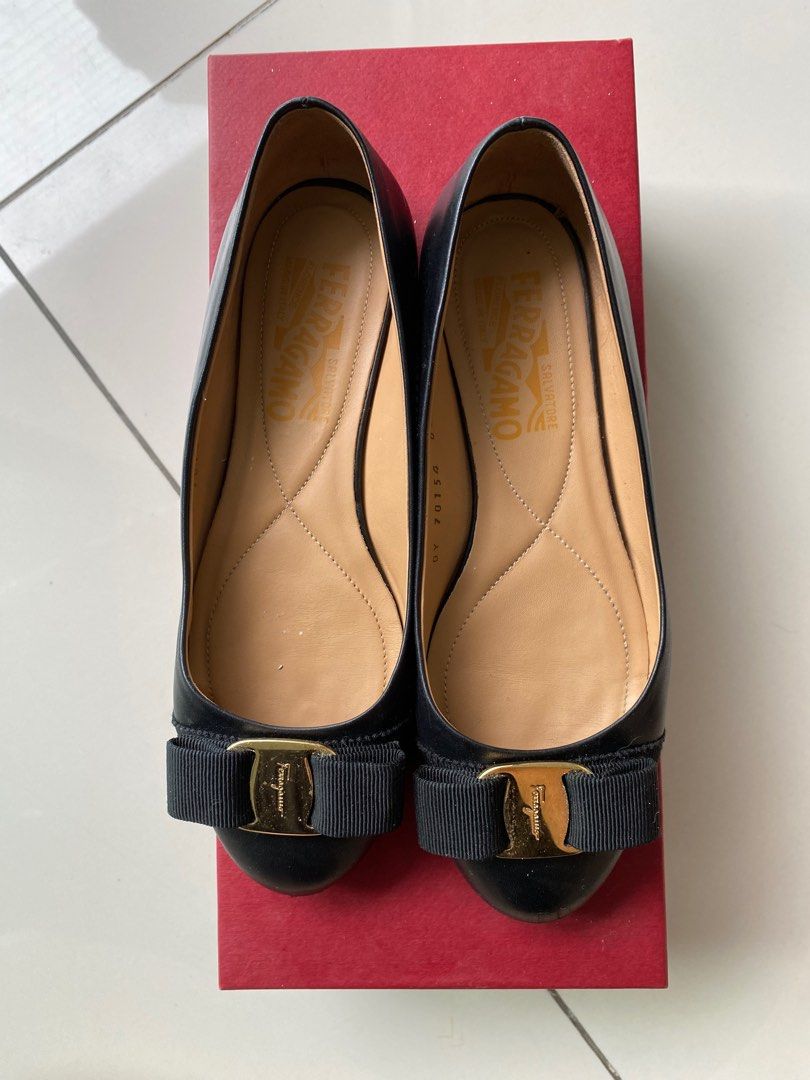 Salvatore ferragamo clearance black flats
