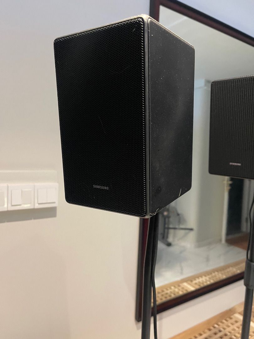 Samsung SWA 9500S Wireless rear speaker with Stand for Samsung