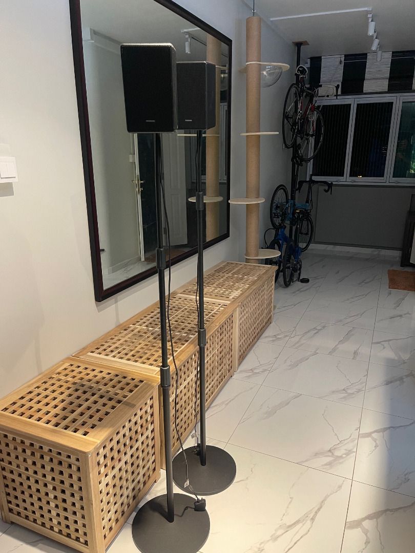 Samsung SWA 9500S Wireless rear speaker with Stand for Samsung