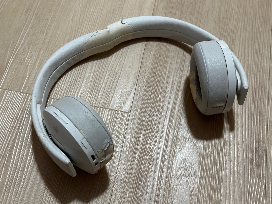 Sony PlayStation Gold wireless headphones, Audio, Headphones & Headsets