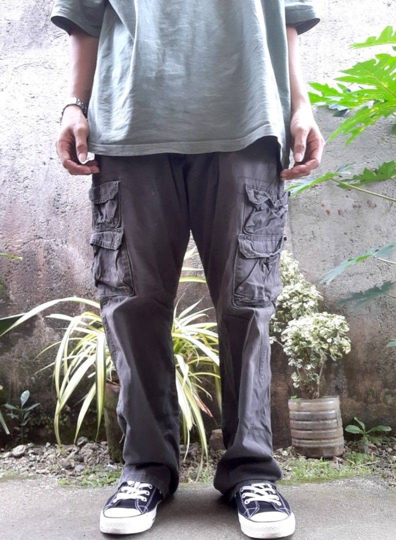 Thrifted Wrangler baggy-fit tapered cargo pants for Men, Men's Fashion,  Bottoms, Joggers on Carousell