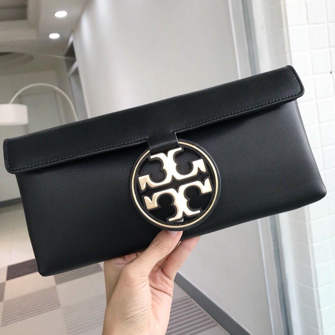 Tory Burch Miller Metal-Logo Clutch Black, Women's Fashion, Bags & Wallets,  Clutches on Carousell