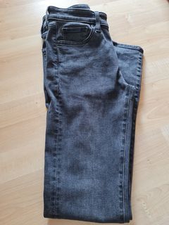 (Category: ) located in . Submitted by tiptopcloset (Listing ID 1209665906, Image 1). Description: .
