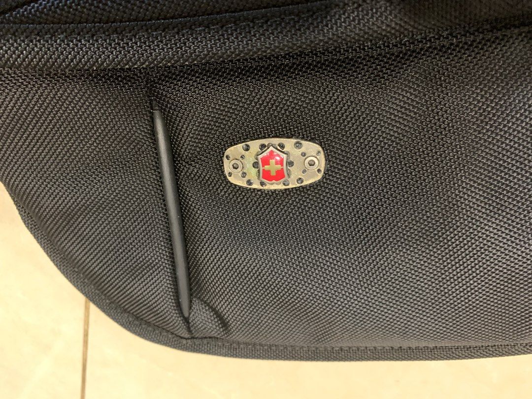 Victorinox Slim Gatment Bag, Men's Fashion, Bags, Belt bags, Clutches and Pouches on Carousell