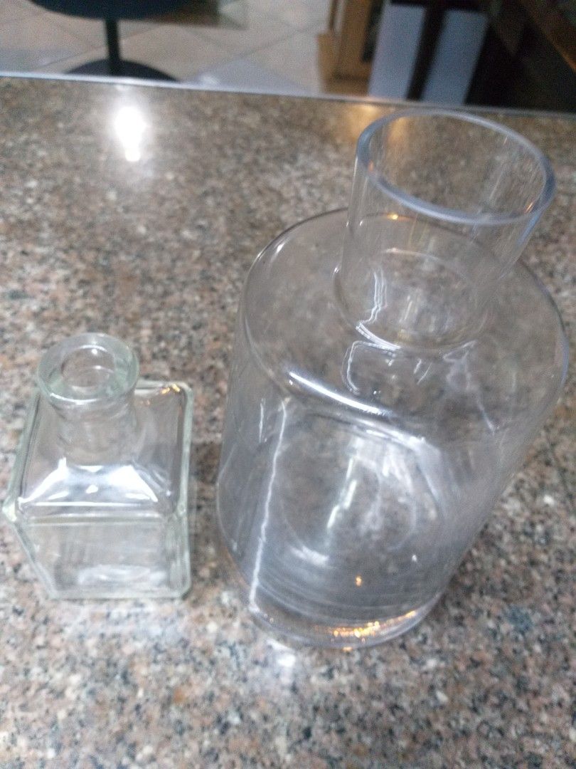 Vintage wine decanter (Category: Wine Cellar & Storage) located in Las Pinas. Submitted by mickey4224 (Listing ID 1209754742, Image 2). Description: Vintage wine dwcanter.Wyswyg. Tnx godbless..