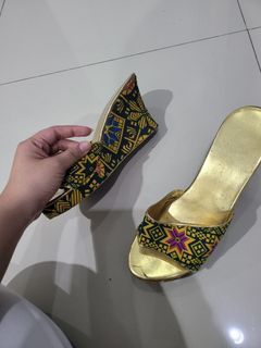 Wedges bali model batik gold
