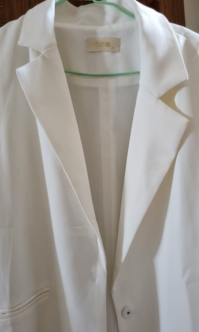 White long sleeveless clearance blazer