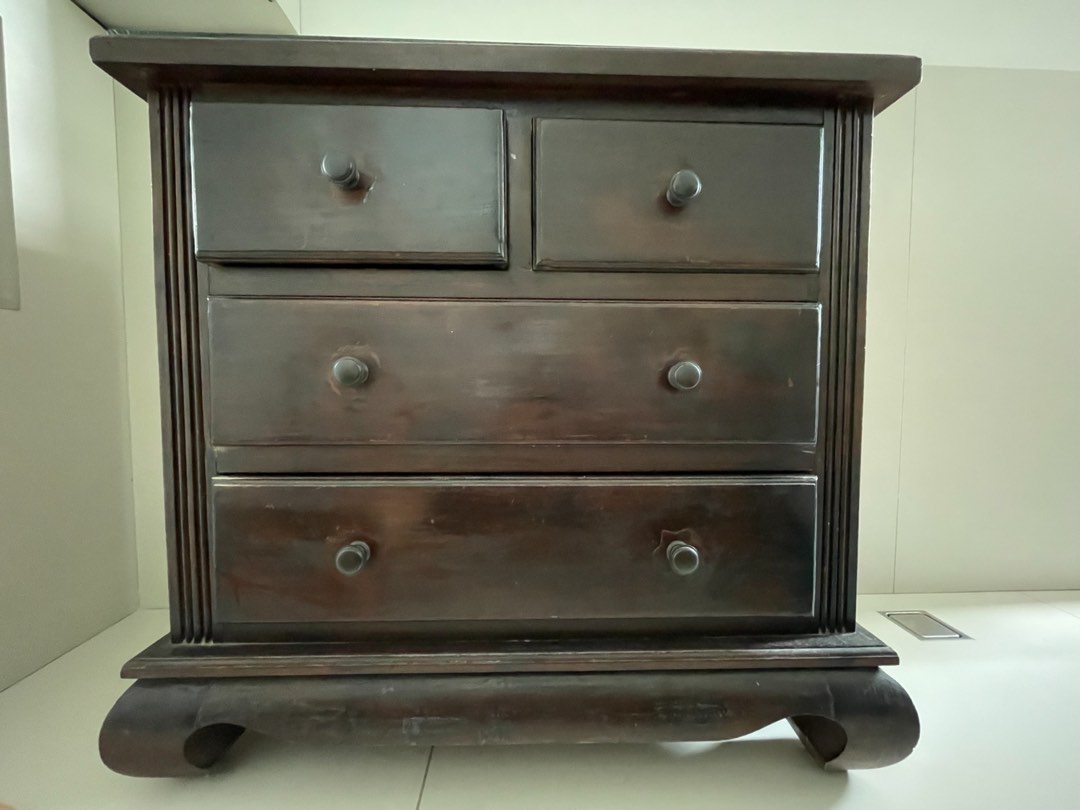 Wooden chest of drawers well made, Furniture & Home Living, Furniture