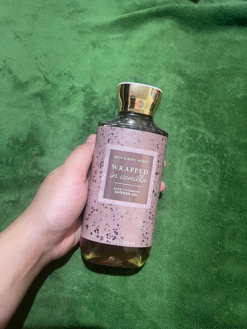 Wrapped in Vanilla Bath and Body Works Shower Gel authentic, Beauty