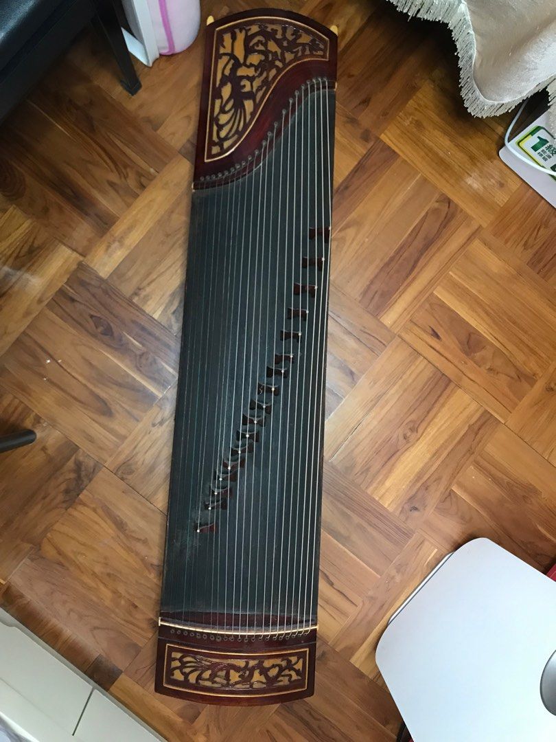 古箏 （分類：樂器）位於 Hong Kong。 由 hohihoi 提交（商品編號 1209936708，圖片 3）。簡介： 新淨 已無彈 包兩架 140cm 九龍灣取。