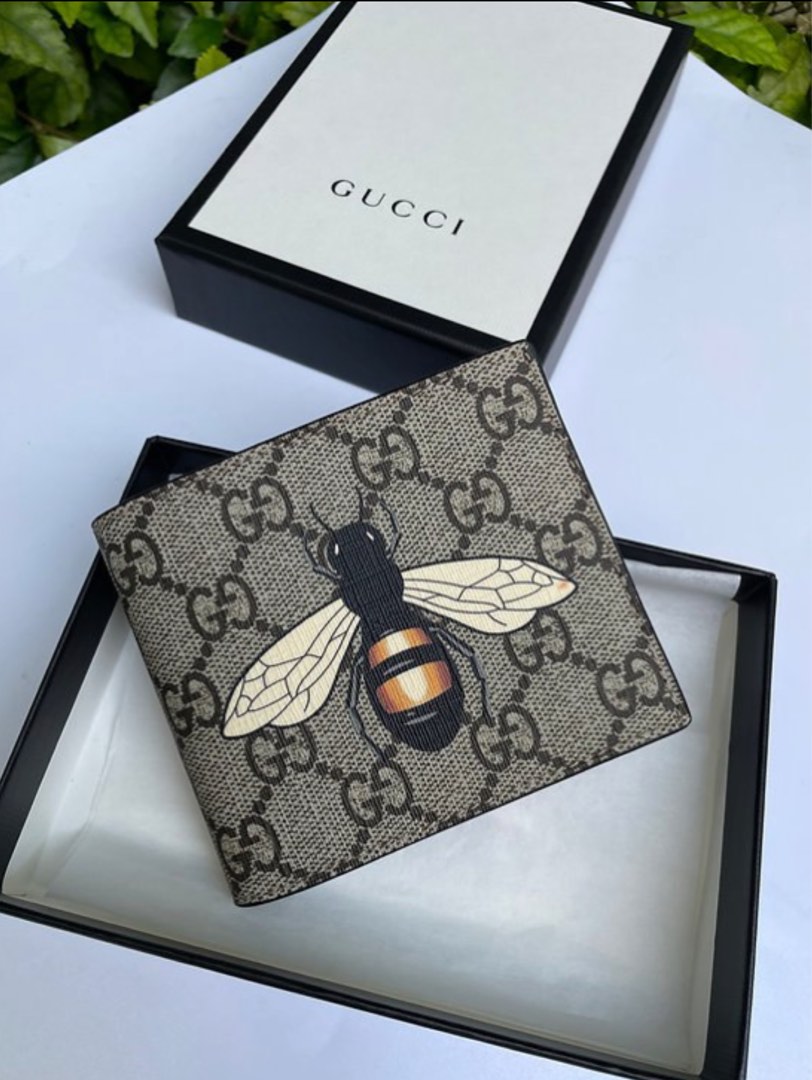 Gucci GG Supreme Bee Bi-Fold Wallet (SHF-22957) – LuxeDH