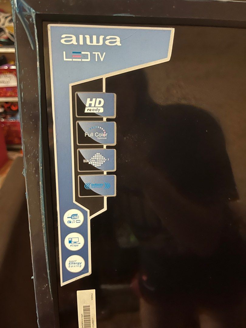 Aiwa 40” HD LED TV (Category: TV) located in Quezon City. Submitted by onthespotstore (Listing ID 1209936370, Image 2). Description: Aiwa 40” TV LED tv May plastic cover pa yung mismong screen Japan technology Issue: Universal remote lang kasama kasi Hindi ko mahanap yung remote since naglipat kasi kami Rfs: decluttering .