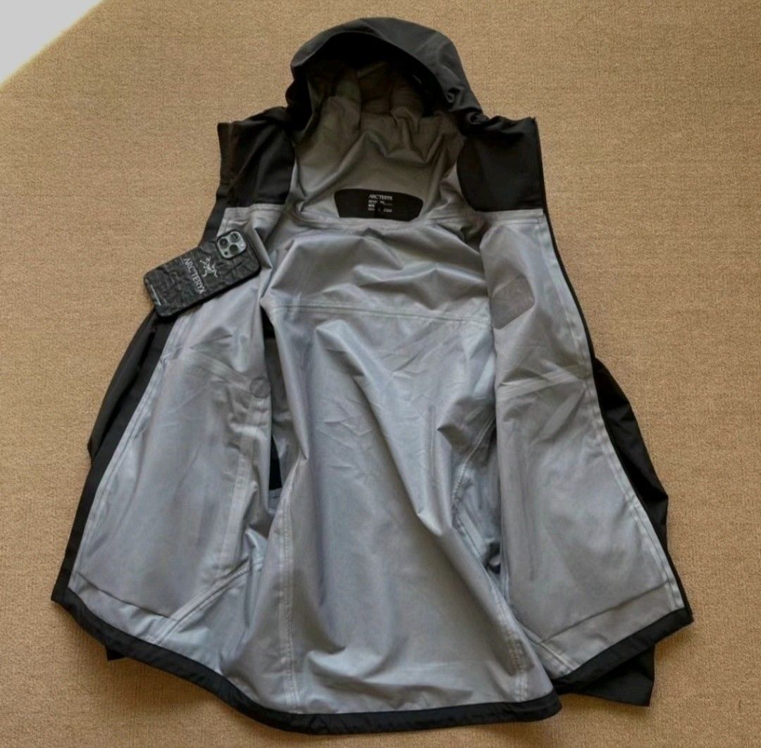 ARCTERYX ARCHAEOPTERYX BETA JACKET GORE TEX, Men's Fashion, Tops & Sets, Hoodies on Carousell