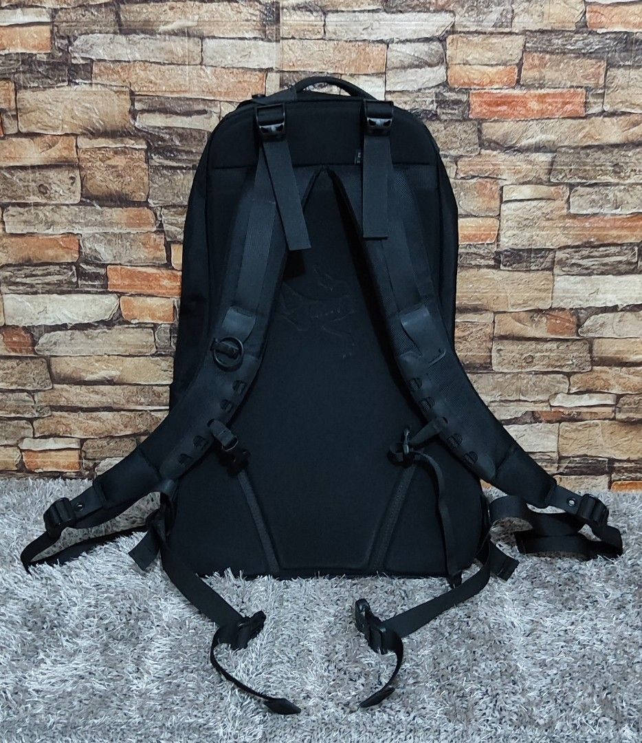 ARCTERYX ARRO 22 BACKPACK (waterproof), Men's Fashion, Bags, Backpacks