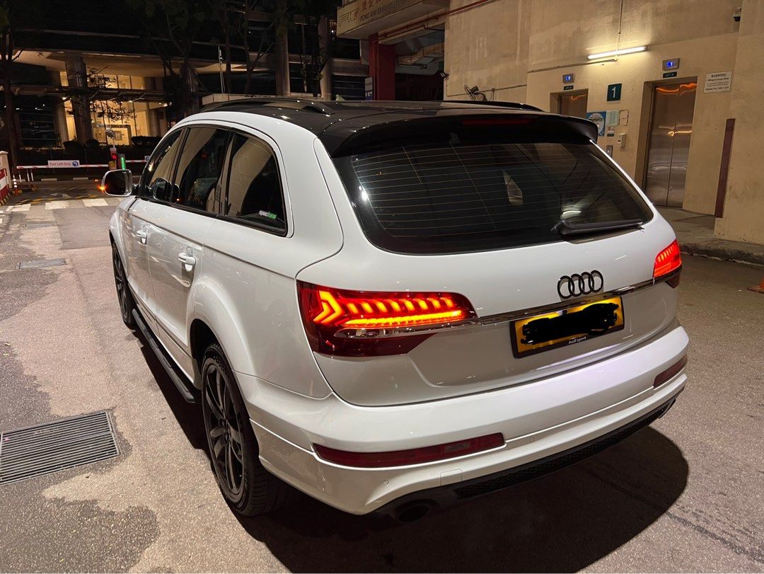 Audi Q7 tail light, Car Accessories, Electronics & Lights on Carousell