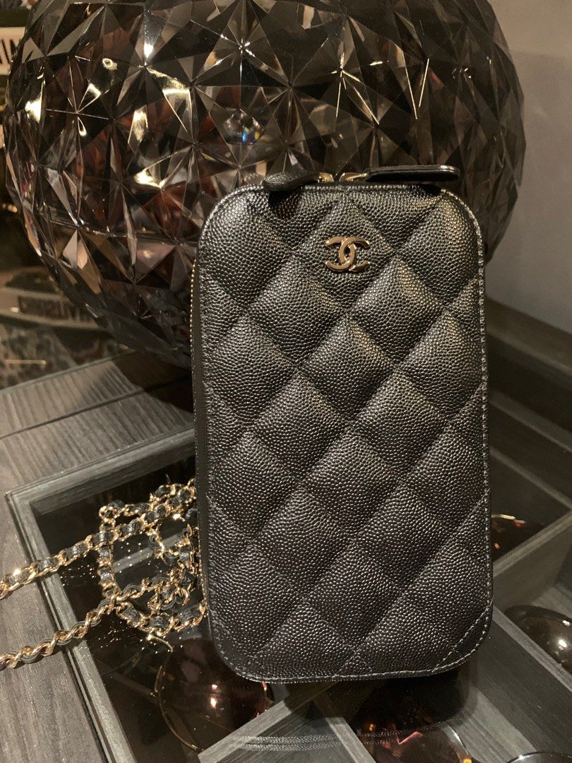 Chanel caviar black phone pouch ghw (Category: Bags & Wallets) located in Singapore. Submitted by jacque_jq (Listing ID 1210031449, Image 1). Description: Almost brand new Dustbag and card only .