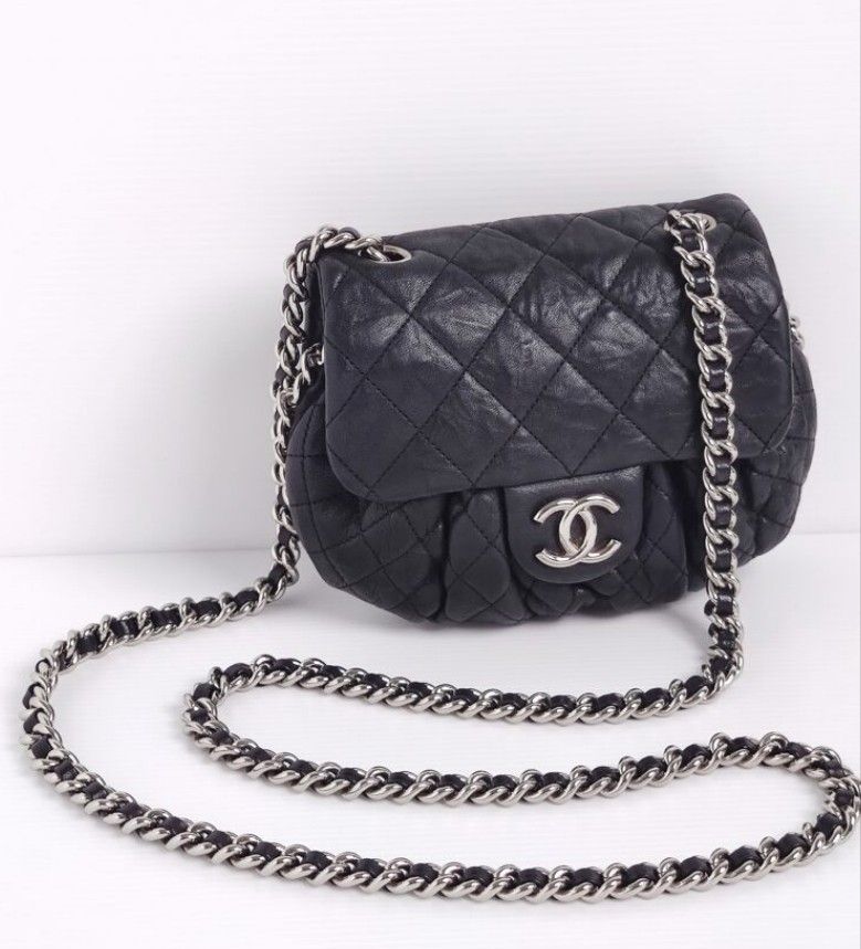 Chanel  2019 Black  Silver Medium Chain Around Crossbody Bag  VSP  Consignment