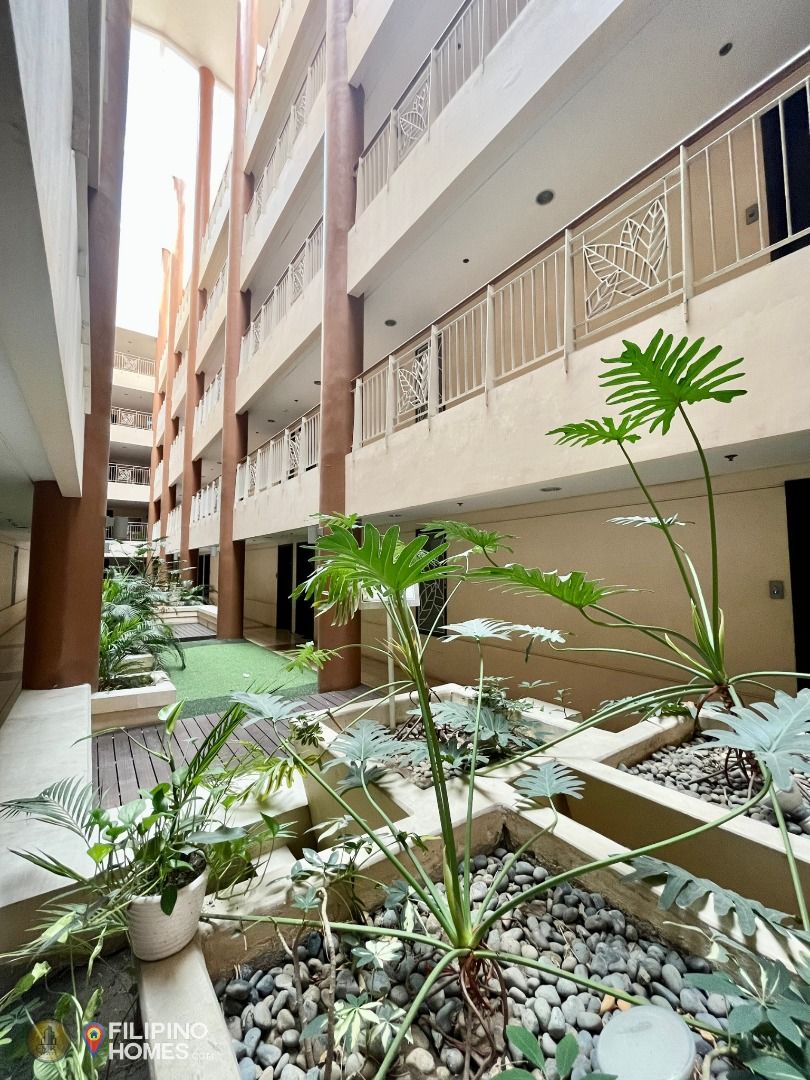 Chic Minimalist 1 Bedroom Unit For Sale at The Rochester Condominium in