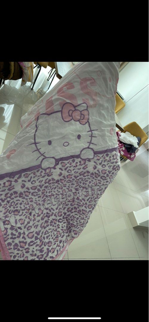 Comforter (Category: Bedding & Towels) located in Kuala Lumpur. Submitted by annabelletee (Listing ID 1210018392, Image 3). Description: 39 per pcs Self pickup at bandar parklands .