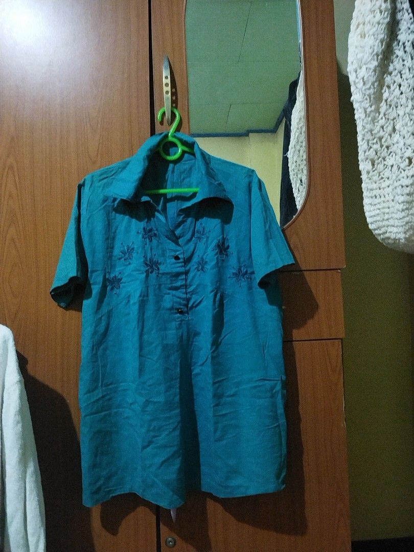 Decluttering green blouse usedonce (Category: Activewear) located in Cabadbaran. Submitted by xevedatiles (Listing ID 1209866332, Image 1). Description: .