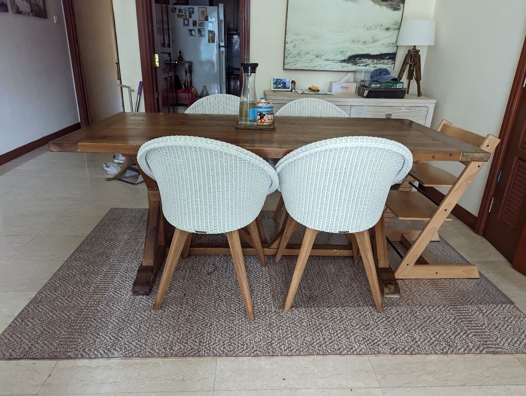 Dining table (Category: Tables & Sets) located in Singapore. Submitted by gm4322 (Listing ID 1209878657, Image 2). Description: lean dining table for 4 small fix needs to be done at the bottom. pick up - Aspen heights, 238309 90 by 180 and height is 75 cm.