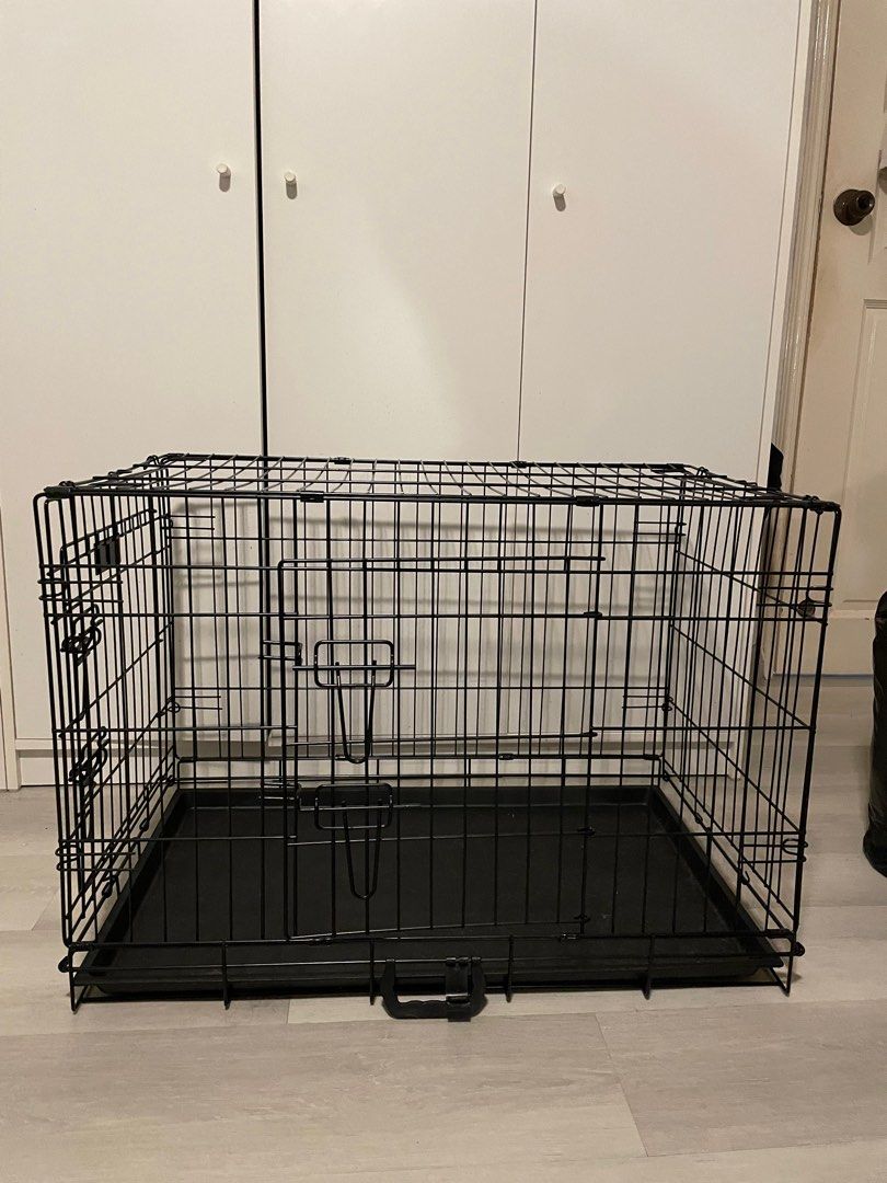Dog crate + pee tray, Pet Supplies, Homes & Other Pet Accessories on