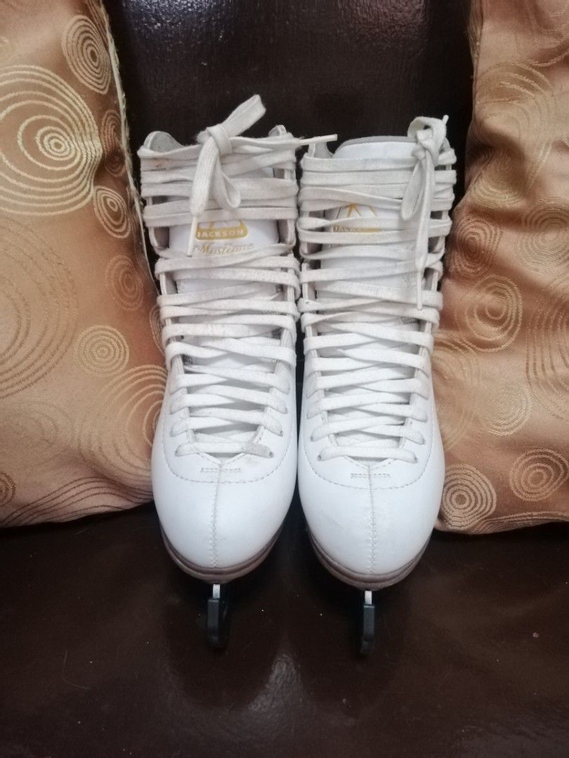 Figure Skating shoes w/ free bag (Jackson Mystique Mark II blade, Size