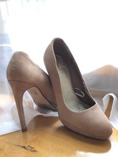 Forever 21 pink velvet 4-inch high heels