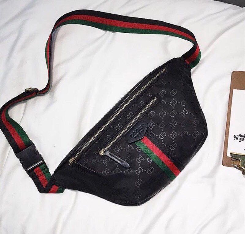 GUCCI POUCH BAG