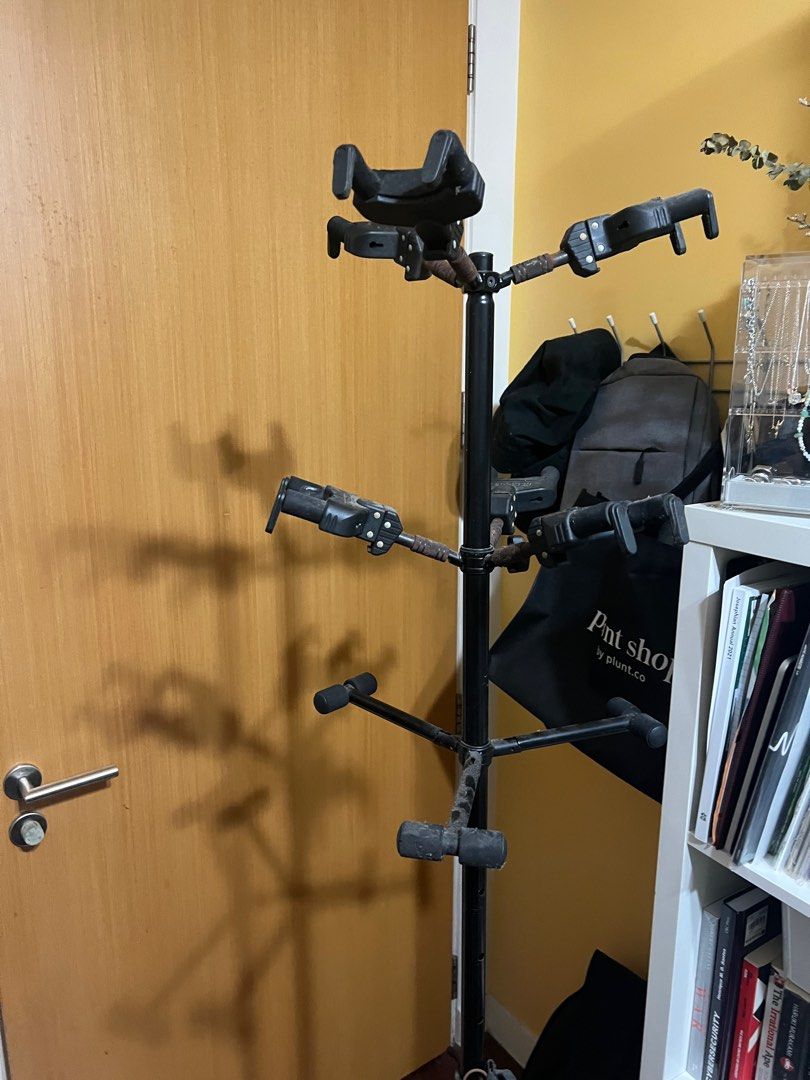 Hercules 6 guitar stand, Hobbies & Toys, Music & Media, Music