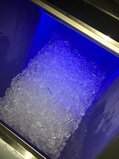 ICE CUBE MAKER/MACHINE