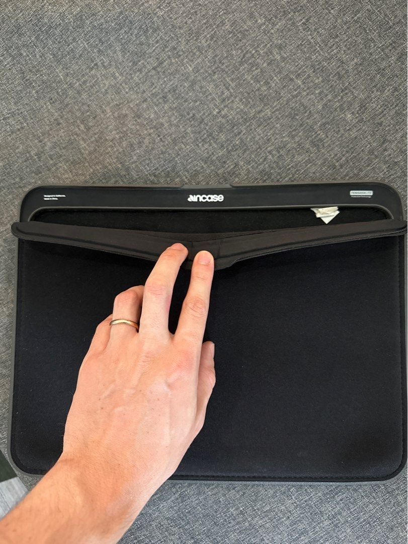 Incase MacBook Thin Magnetic Sleeve 13 inch