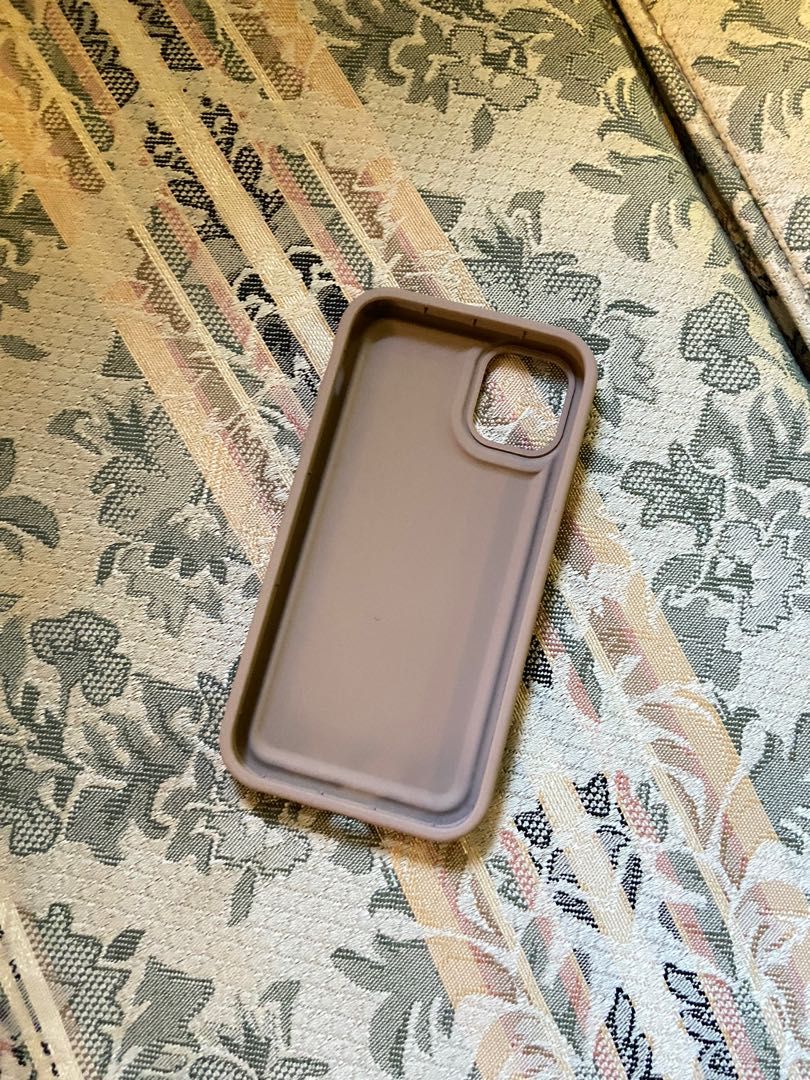 Iphone 11 case (Category: Cases & Sleeves) located in Paranaque City. Submitted by ctchuchi (Listing ID 1209941233, Image 2). Description: Brand new iphone 11 case Silicone material Rfs: I realized I bought too many cases.