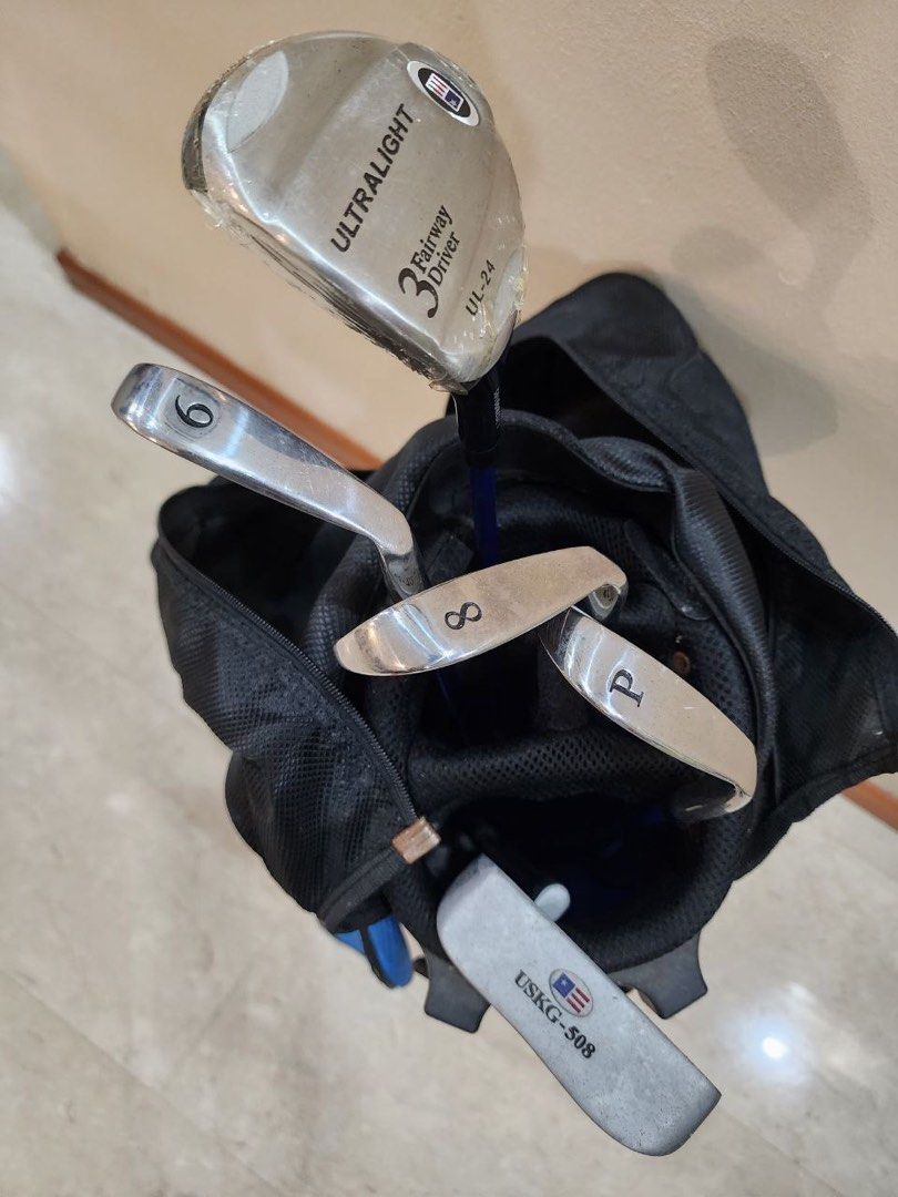 Kids LEFT HANDED golf club set with blue golf bag, Sports Equipment