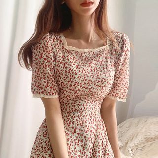 Korean chic sweet and age-reducing summer small fresh floral dress cute square collar lace stitching short-sleeved dress Cny red