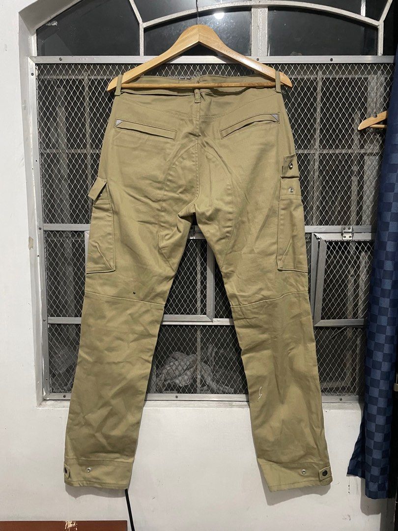 Levis cargo pants, Men's Fashion, Bottoms, Jeans on Carousell