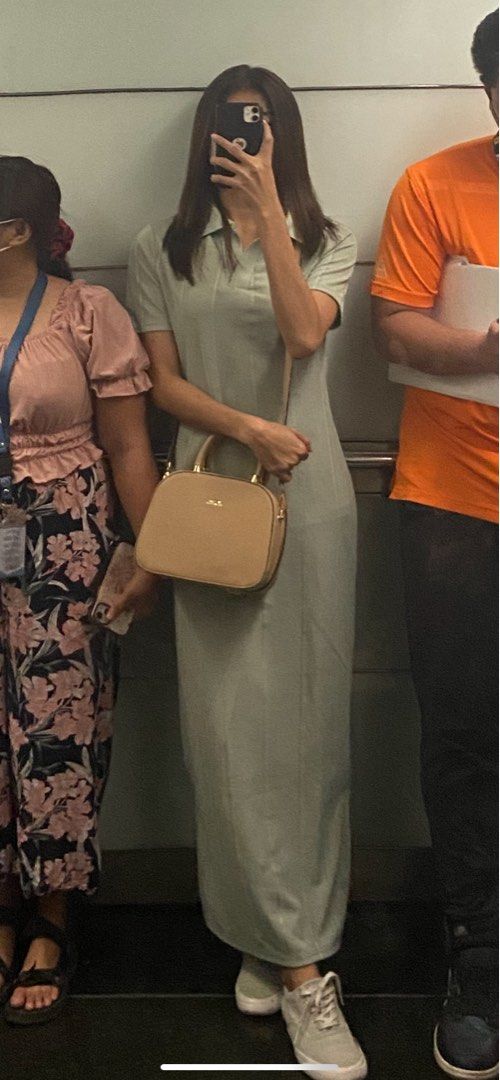 Long Dress Sage Green with Collar (Category: Dresses) located in Paranaque City. Submitted by gorgeouslygorg (Listing ID 1209756631, Image 2). Description: Rarely worn For petite XS-S What you see is what you get, very nice ang material No COD Your choice of courier .