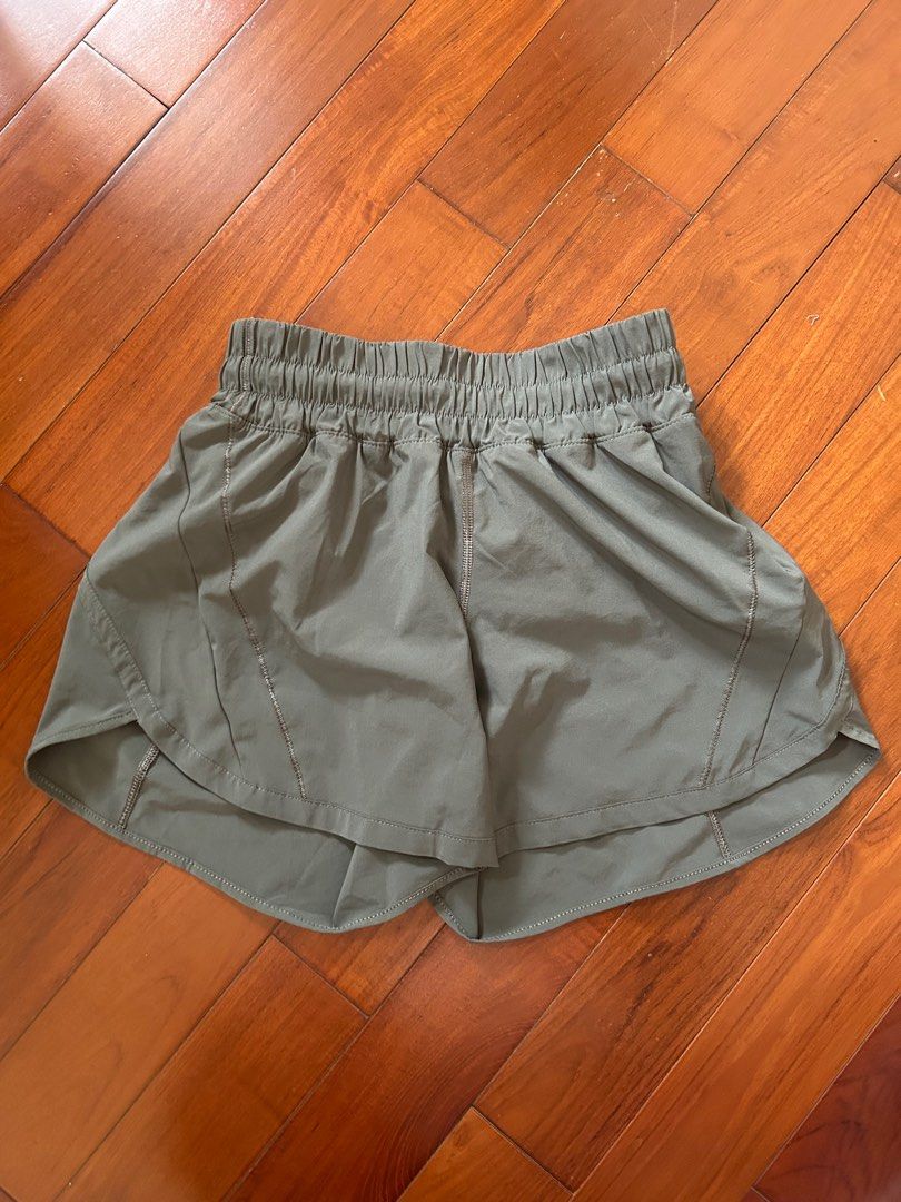 Lululemon Track That Mid-Rise Lined Short 5”, 女裝, 運動服裝